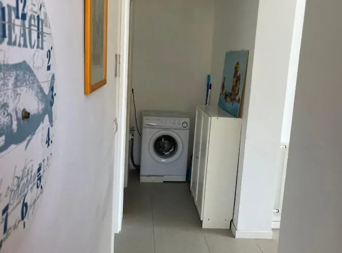 Ocean View Flat With Wi-fi, Ac And Elevator To Town 아파트