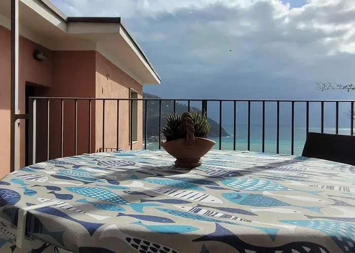 Ocean View Flat With Wi-fi, Ac And Elevator To Town 아파트 *