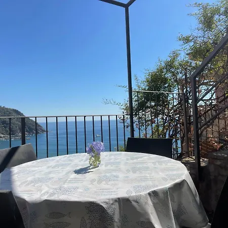 Ocean View Flat With Wi-fi, Ac And Elevator To Town Леванто